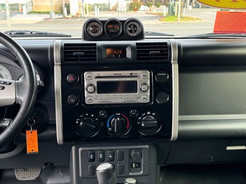 Used 2014 Toyota FJ Cruiser 4WD w/ Upgrade Package image 22