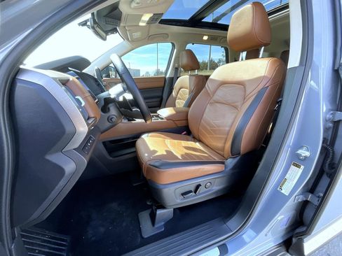 Used 2023 Nissan Pathfinder Platinum image 11