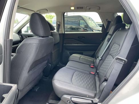 Used 2025 Nissan Pathfinder SV AWD/4WD image 13