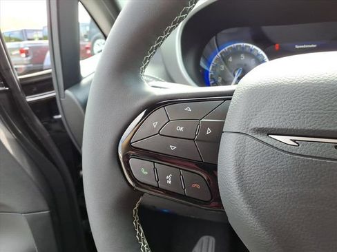 New 2027 Chrysler Pacifica Limited FWD image 21