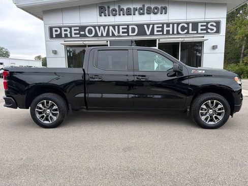 Used 2025 Chevrolet Silverado 1500 RST AWD/4WD image 2