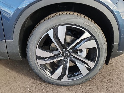 New 2026 Volvo XC40 B5 Ultra w/ Climate Package image 7