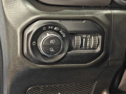 Used 2021 Jeep Gladiator Sport image 43