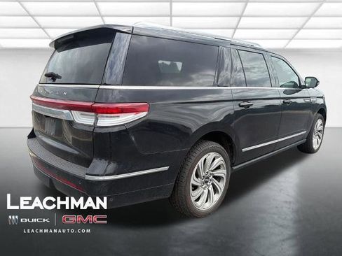 Used 2024 Lincoln Navigator L 4WD image 3