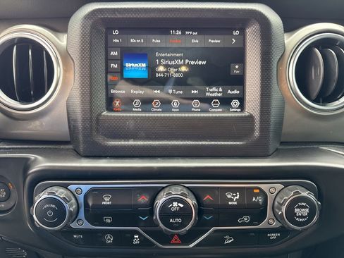 Used 2020 Jeep Wrangler Unlimited Sahara image 33