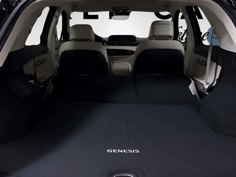 Used 2025 Genesis GV70 3.5T Sport w/ Sport Advanced Package AWD/4WD image 14