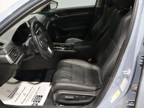 Used 2022 Honda Accord Touring image 9