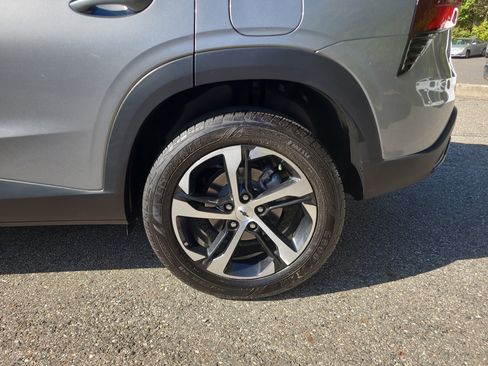 Used 2024 Chevrolet Trax RS image 11