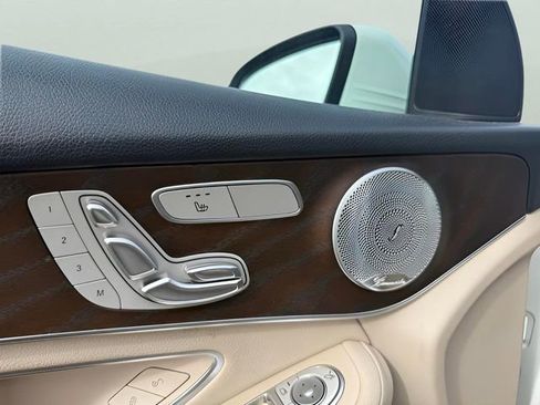 Used 2018 Mercedes-Benz GLC 300 4MATIC image 10