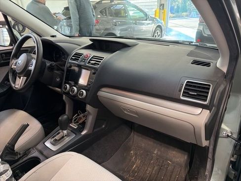 Used 2017 Subaru Forester 2.5i Premium image 11
