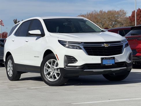 Used 2023 Chevrolet Equinox LT image 2