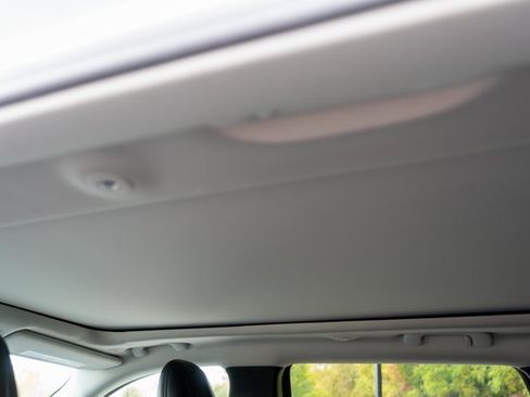 Used 2022 Jeep Cherokee Limited image 17