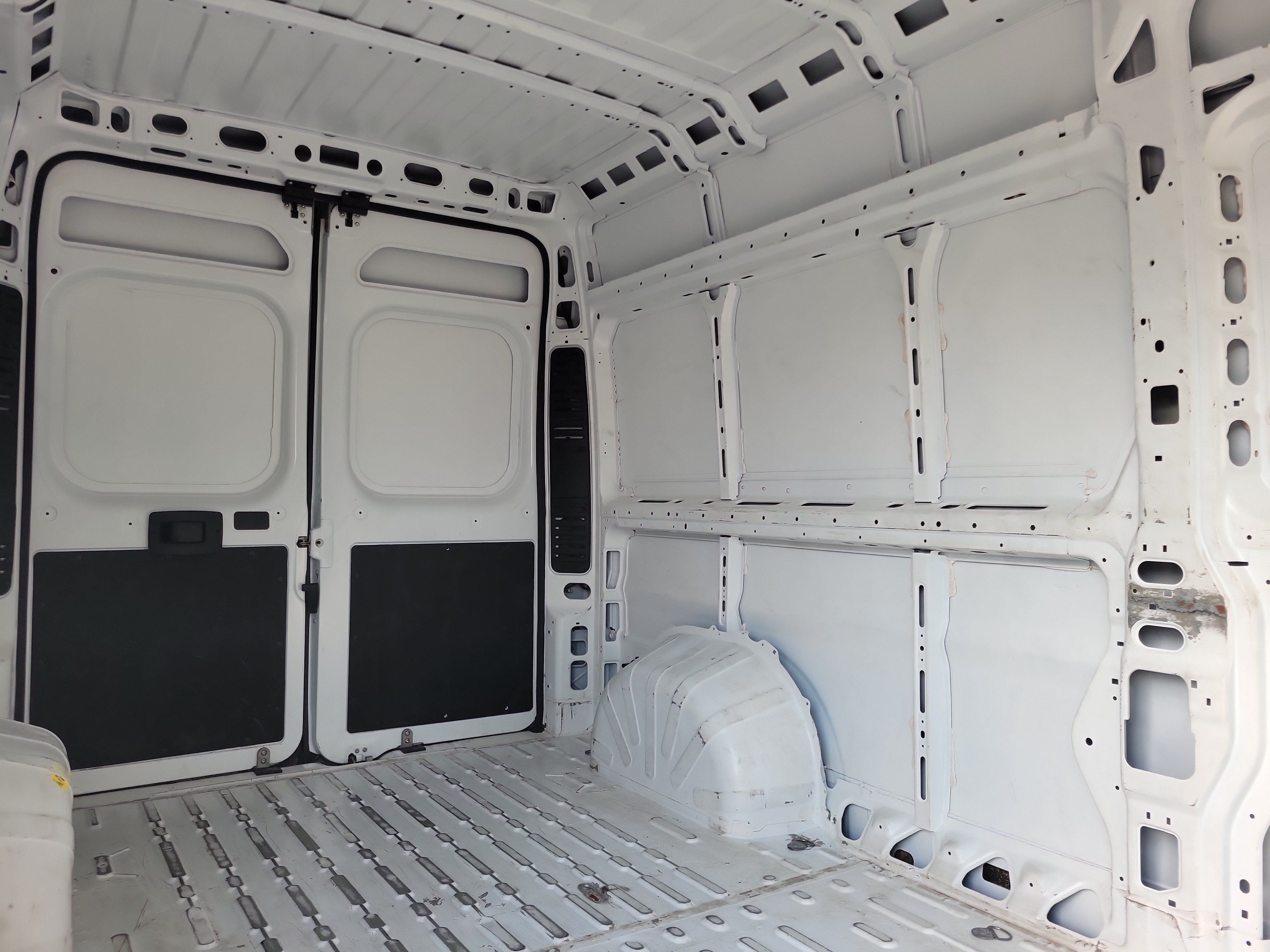 Used 2024 RAM ProMaster 2500 w/ Convenience Group FWD image 11