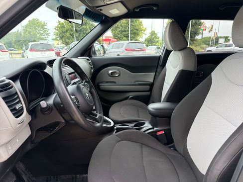 Used 2016 Kia Soul FWD image 12