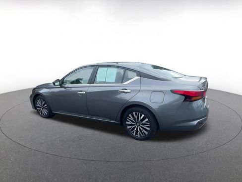 Used 2025 Nissan Altima 2.5 SV image 10