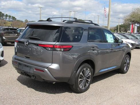 New 2026 Nissan Pathfinder Platinum image 3