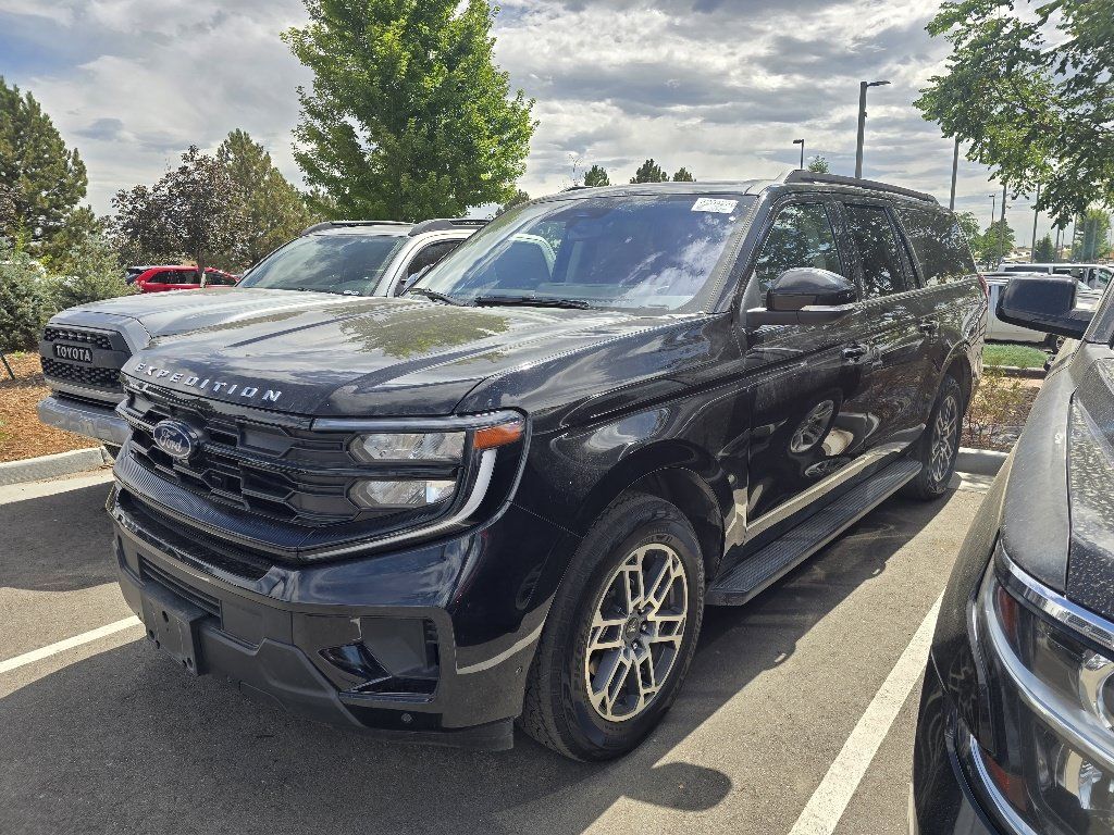 Used 2025 Ford Expedition Max Active AWD/4WD image 1