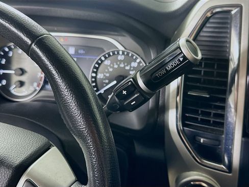 Used 2021 Nissan Titan SV w/ SV Convenience Package image 32