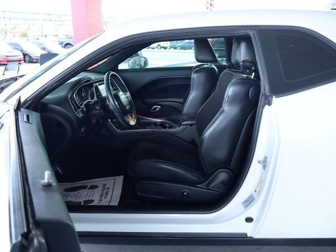 Used 2017 Dodge Challenger R/T Scat Pack w/ Leather Interior Group RWD image 15