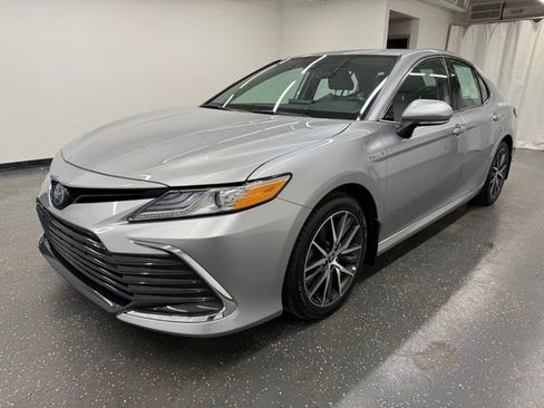 Certified 2021 Toyota Camry XLE w/ Cold Weather Package image 5