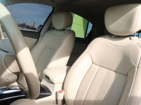 Used 2017 INFINITI QX70 3.7 w/ Premium Package image 18