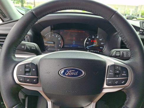 Used 2023 Ford Explorer XLT AWD/4WD image 19