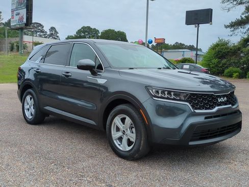 Used 2023 Kia Sorento LX FWD image 3