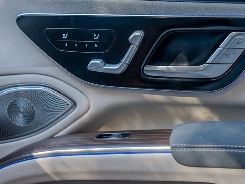 Used 2022 Mercedes-Benz EQS 580 580 image 14