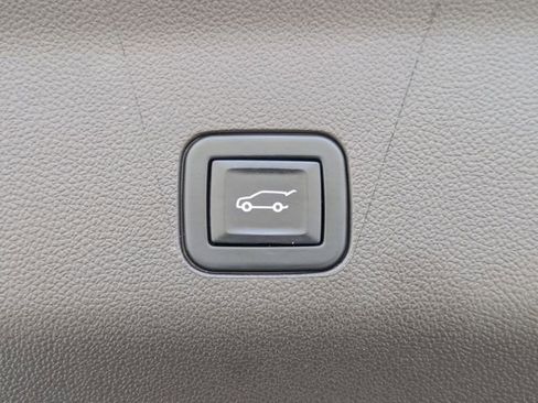 Used 2022 GMC Yukon Denali image 37