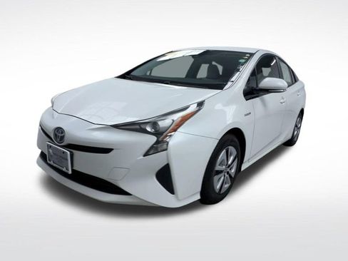 Used 2017 Toyota Prius Four FWD image 3