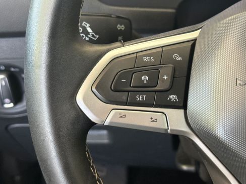 Used 2023 Volkswagen Tiguan SE w/ Panoramic Sunroof Package FWD image 26