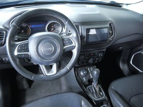 Used 2018 Jeep Compass Limited w/ Navigation Group AWD/4WD image 3
