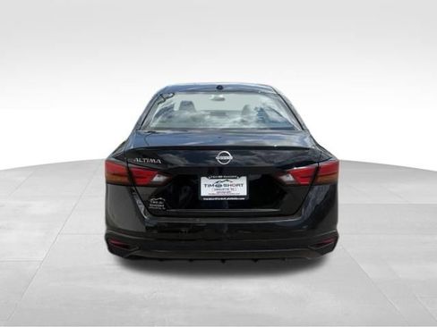 Used 2025 Nissan Altima 2.5 SV FWD image 10