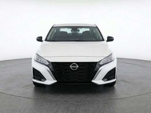 Used 2025 Nissan Altima 2.5 SV image 2