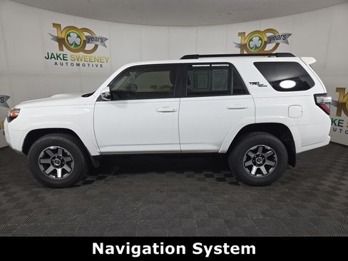 Used 2022 Toyota 4Runner TRD Off-Road Premium w/ Moonroof Package AWD/4WD image 4