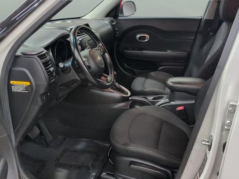 Used 2017 Kia Soul + w/ Designer's Package FWD image 8