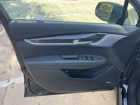 Used 2024 Cadillac XT6 Sport w/ Technology Package image 14