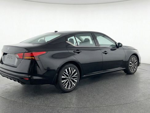 Used 2025 Nissan Altima 2.5 SV image 9