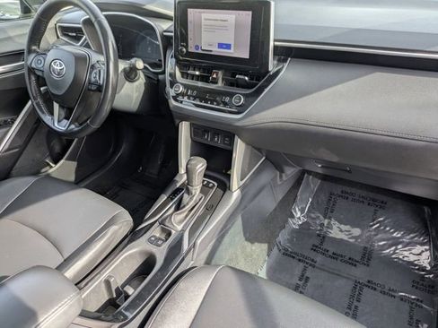 Used 2023 Toyota Corolla Cross XLE image 32