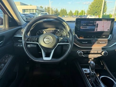 Used 2024 Nissan Altima 2.5 SV w/ SV Premium Package FWD image 6