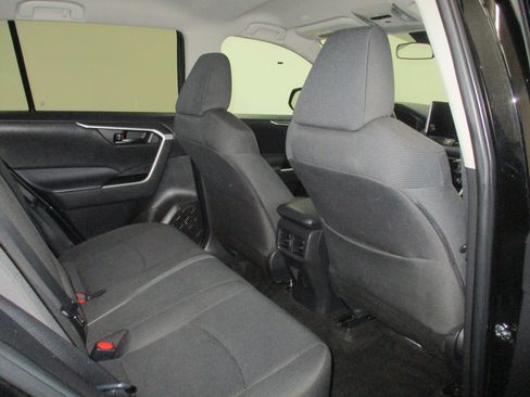 Used 2023 Toyota RAV4 LE AWD/4WD image 15