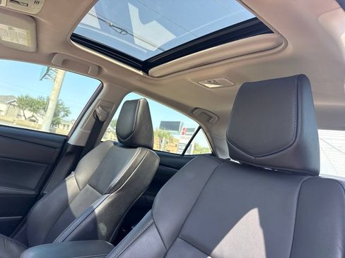 Used 2018 Toyota Corolla XSE FWD image 9
