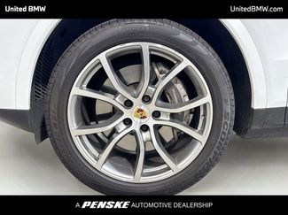 Used 2021 Porsche Cayenne video 2