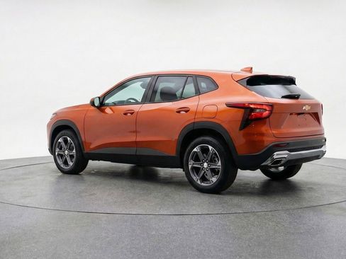 Used 2025 Chevrolet Blazer LT FWD image 6