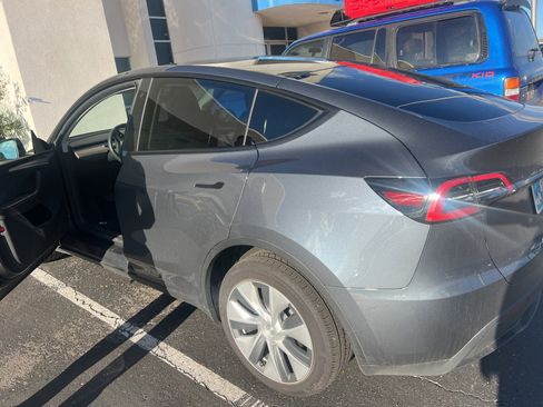 Used 2023 Tesla Model Y Long Range image 11