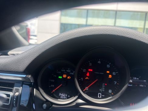 Used 2021 Porsche Macan image 19