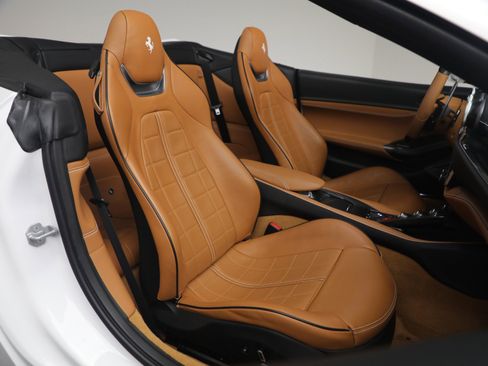 Certified 2023 Ferrari Portofino M RWD image 20