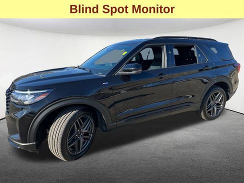 Used 2025 Ford Explorer ST-Line w/ ST-Line Street Pack image 5