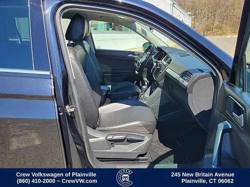 Used 2018 Volkswagen Tiguan SE w/ Panoramic Sunroof Package image 16