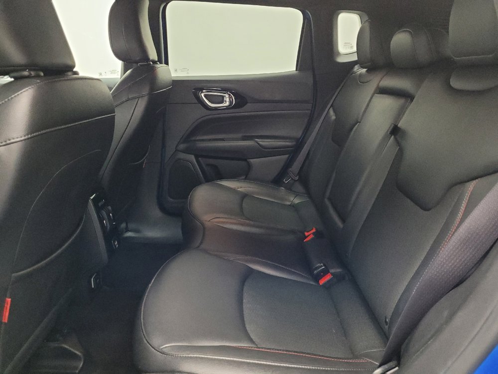 Used 2025 Jeep Compass Trailhawk AWD/4WD image 18